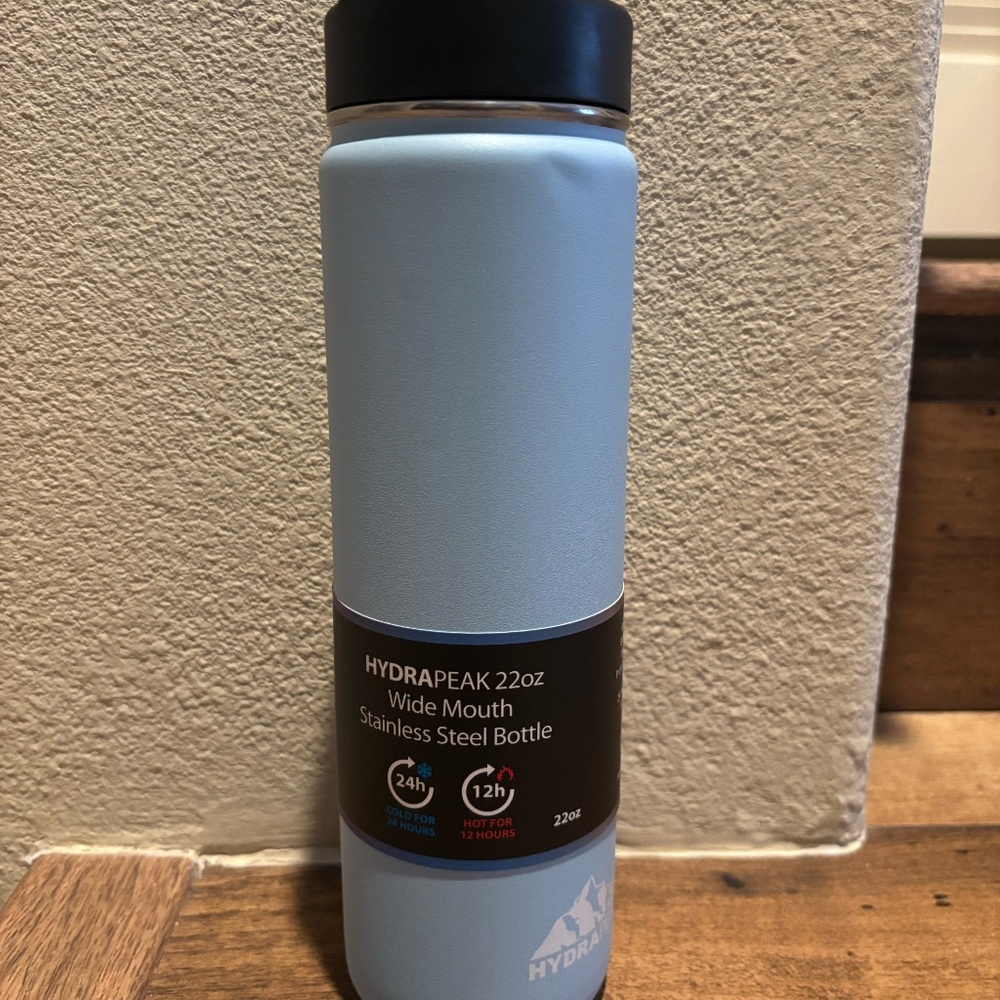 NWT. HydraPeak 22oz Wide Mouth Stainless Steel Bottle